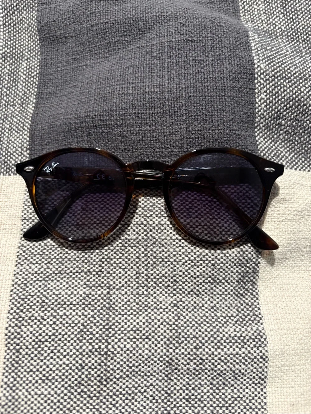 Ray-Ban Round Tortoiseshell Sunglasses with Dark Lenses